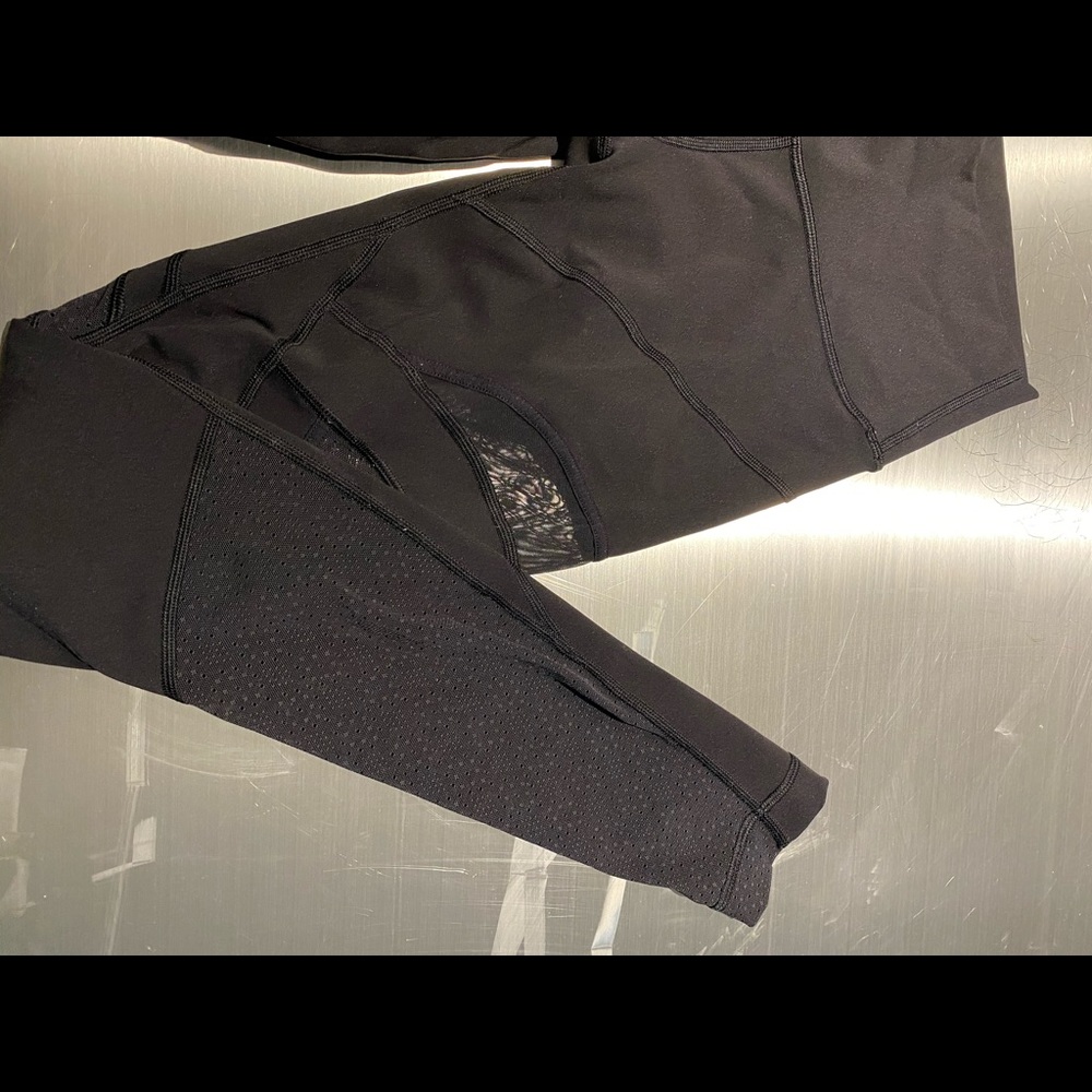 SUPER CUTE LULULEMON HIGH RISE LEGGING - Picture 4 of 6